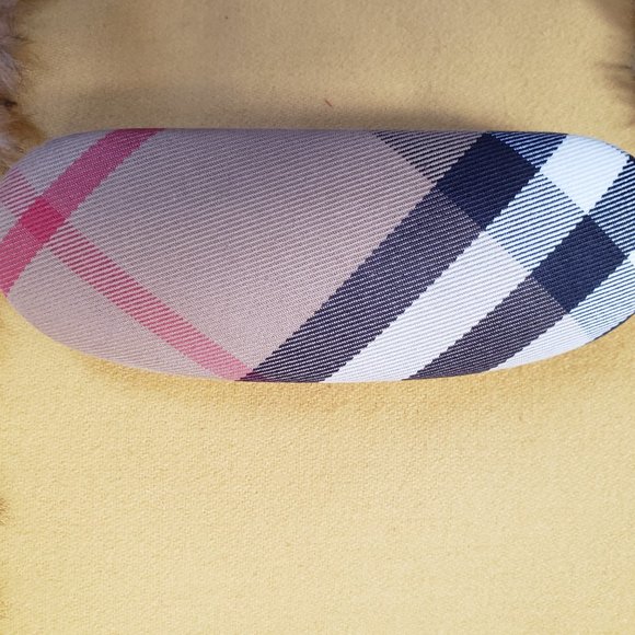 COPY - Burberry Sunglasses - Picture 7 of 9